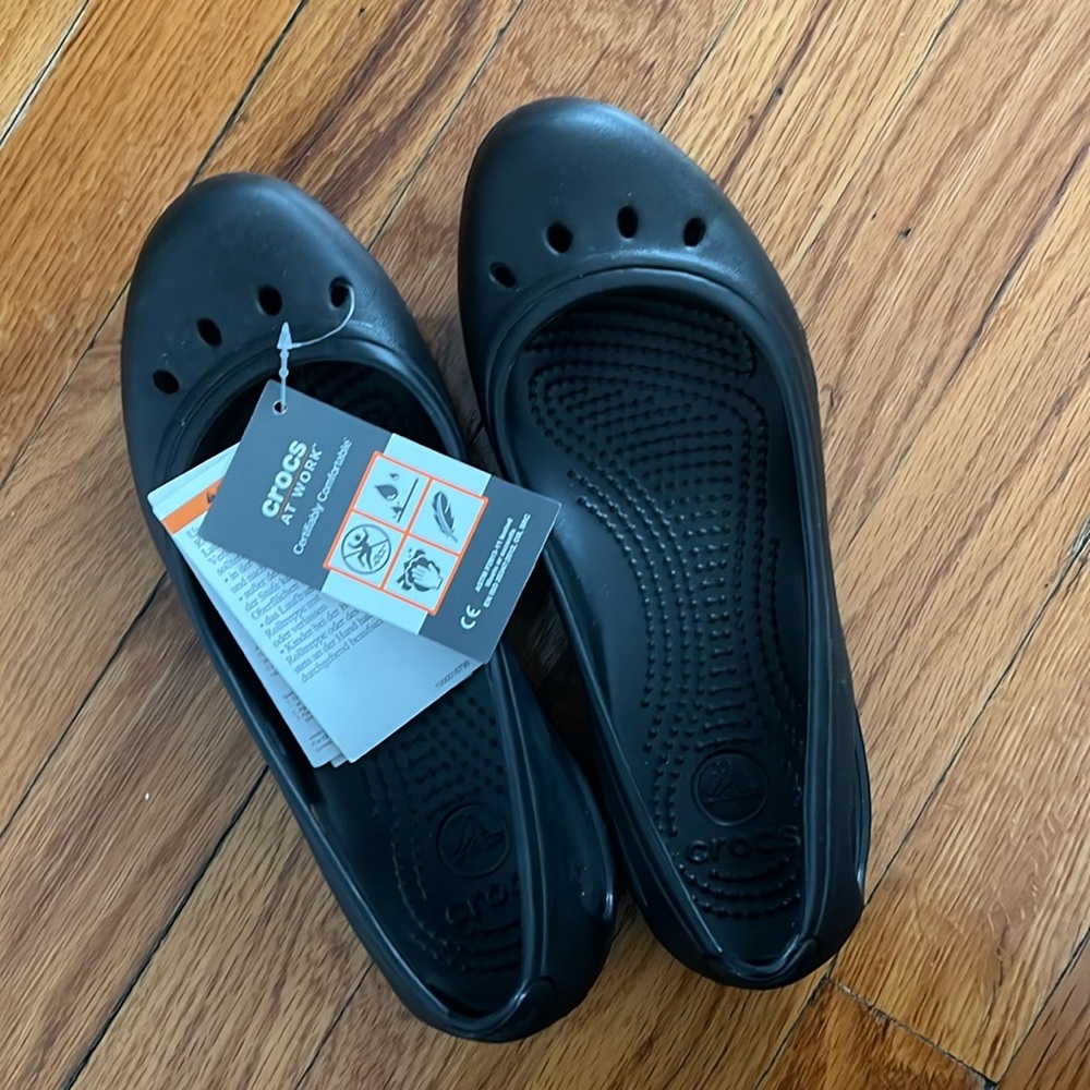 🆕 crocs kadee work flat